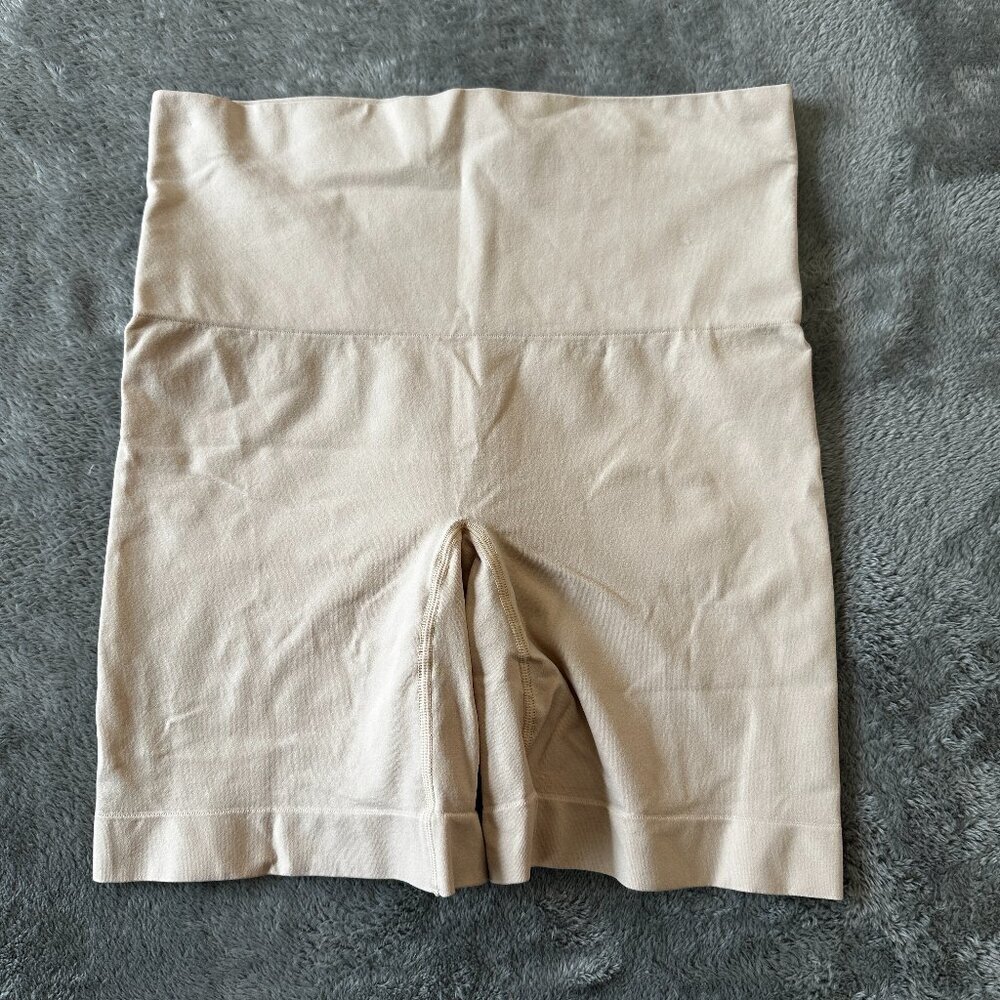Spanx Mid-Thigh Shaping Everyday Shorts Women's size 1X Shapewear
